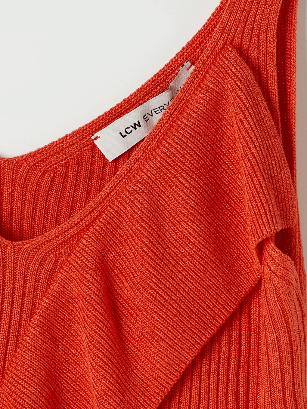 Kırmızı V Yaka Fitilli Fırfırlı Kadın Triko Atlet-2