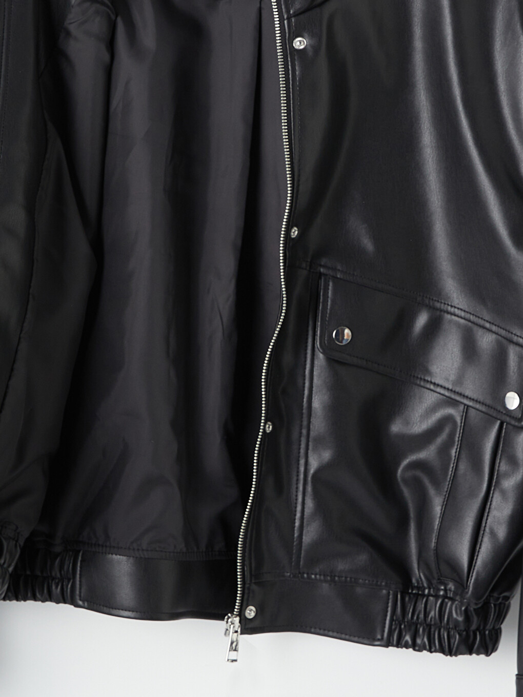 Frau Schwarz Kunstlederjacke-7