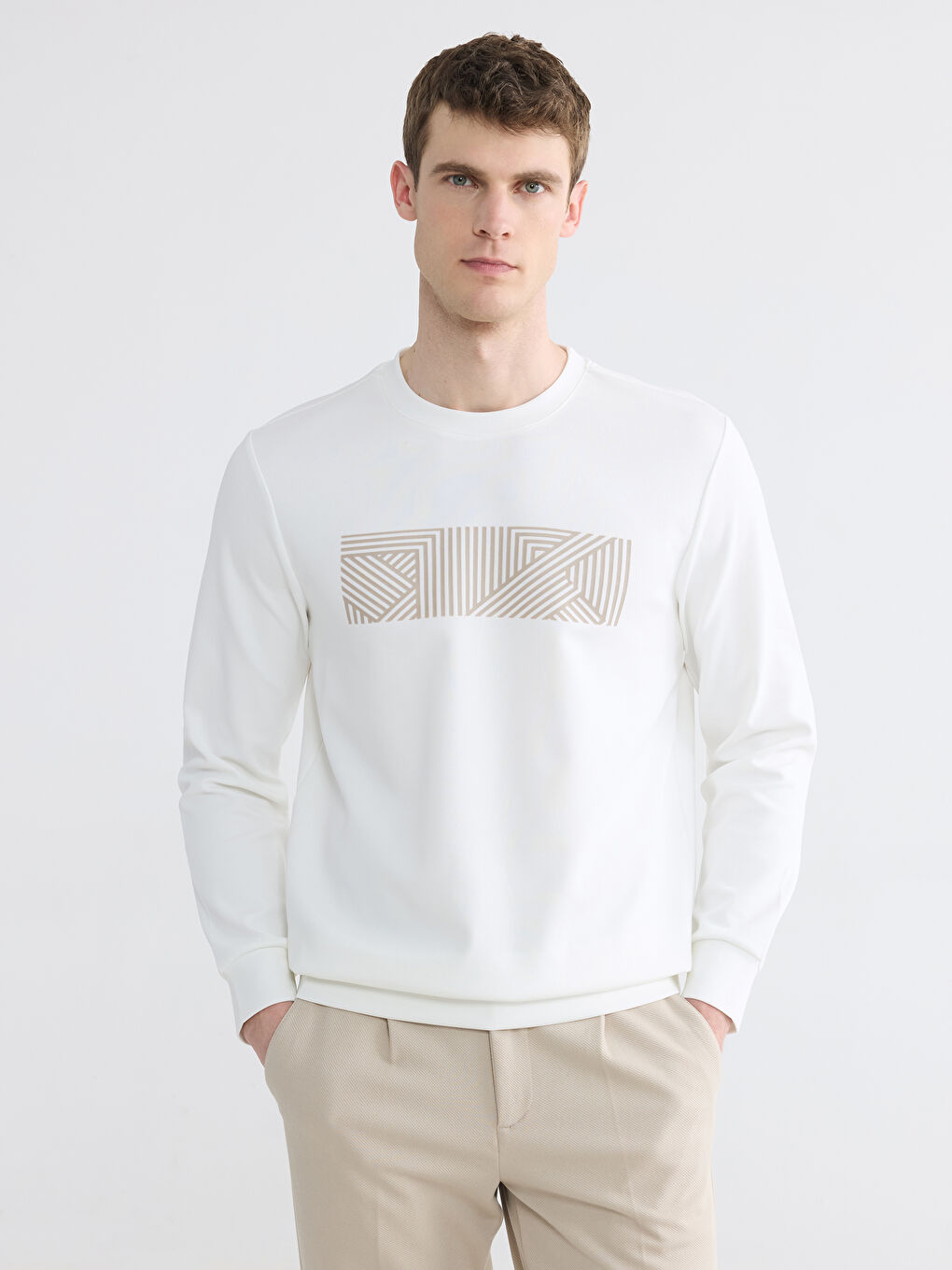 Beyaz Bisiklet Yaka Baskılı Erkek Sweatshirt