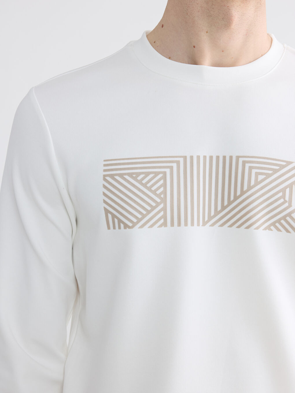 Beyaz Bisiklet Yaka Baskılı Erkek Sweatshirt-2