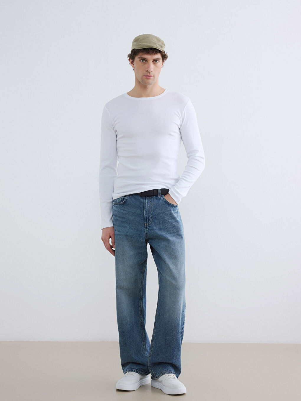 Beyaz Bisiklet Yaka Ribana Erkek Tişört-1