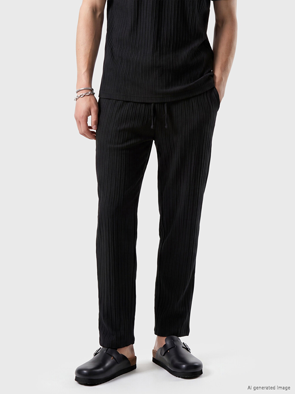 Siyah Regular Fit Erkek Pileli Pantolon