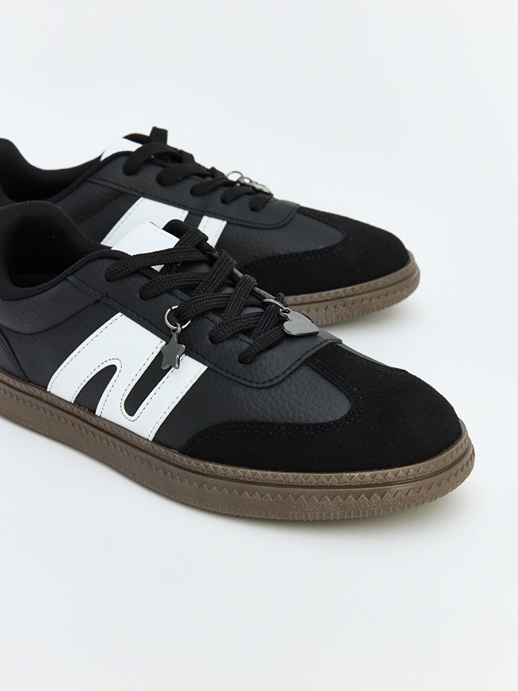 Siyah Suni Deri ve Süet Detaylı Kız Çocuk Sneaker-2