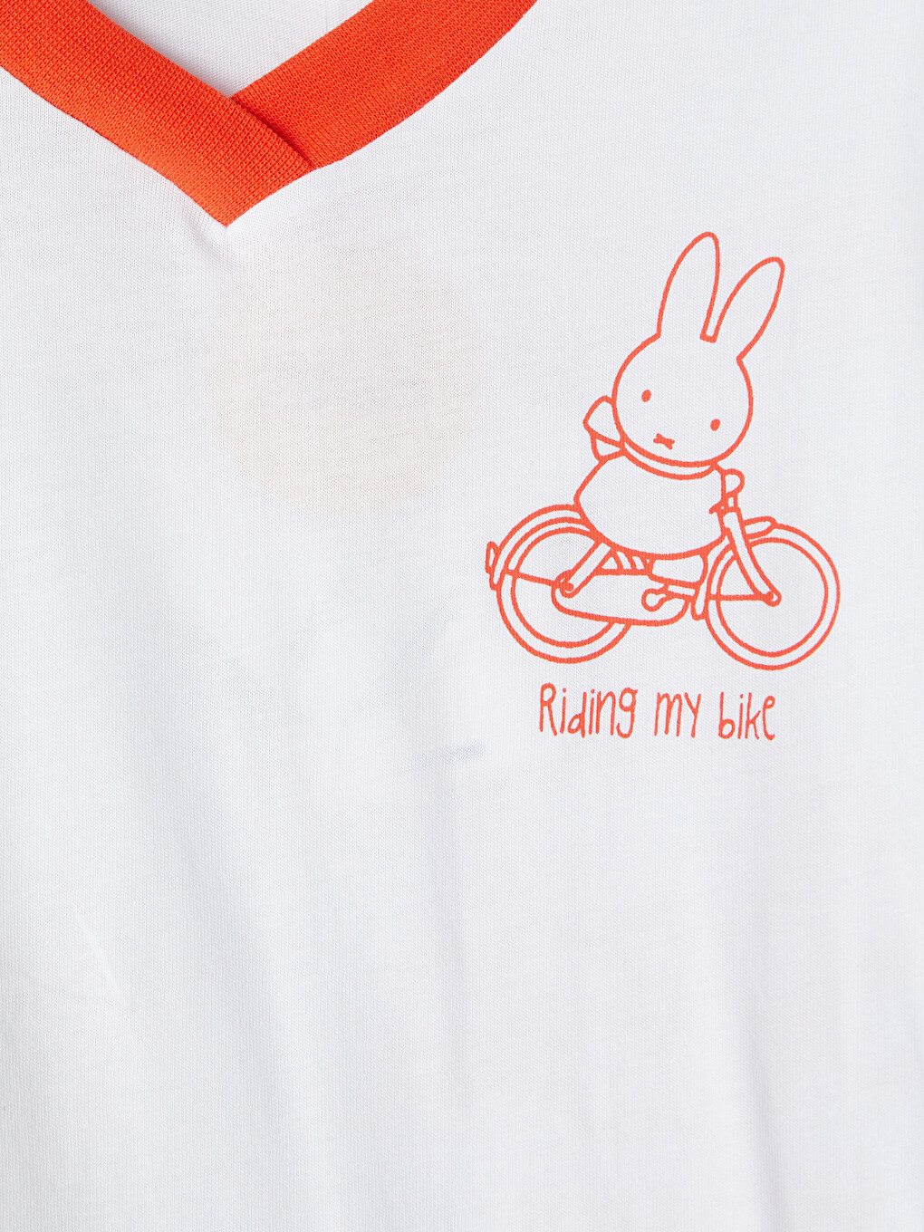 Beyaz Miffy Lisanslı V Yaka Kız Çocuk Tişört-1