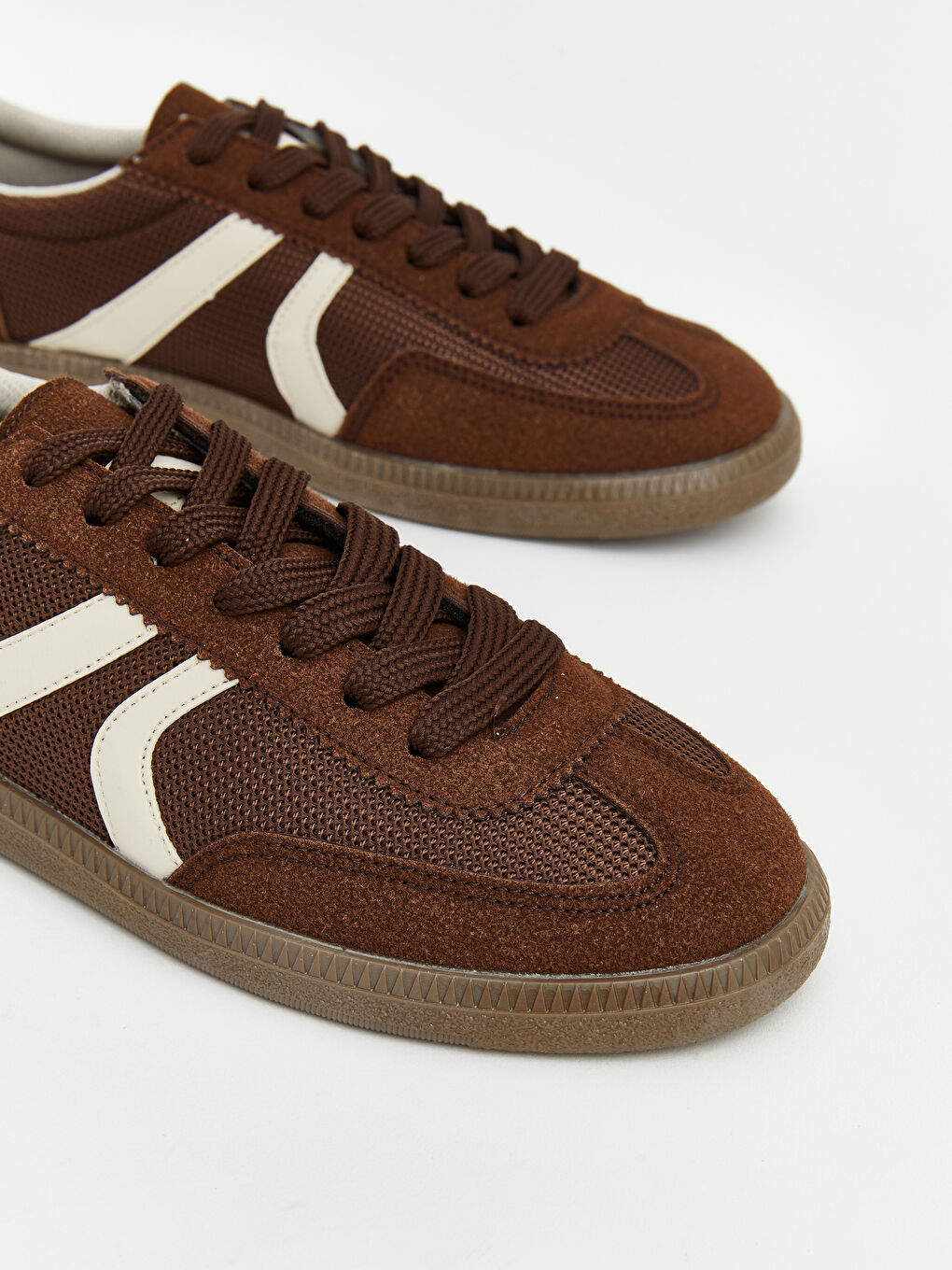 Kahverengi Süet Görünümlü ve Fileli Kadın Spor Ayakkabı-2