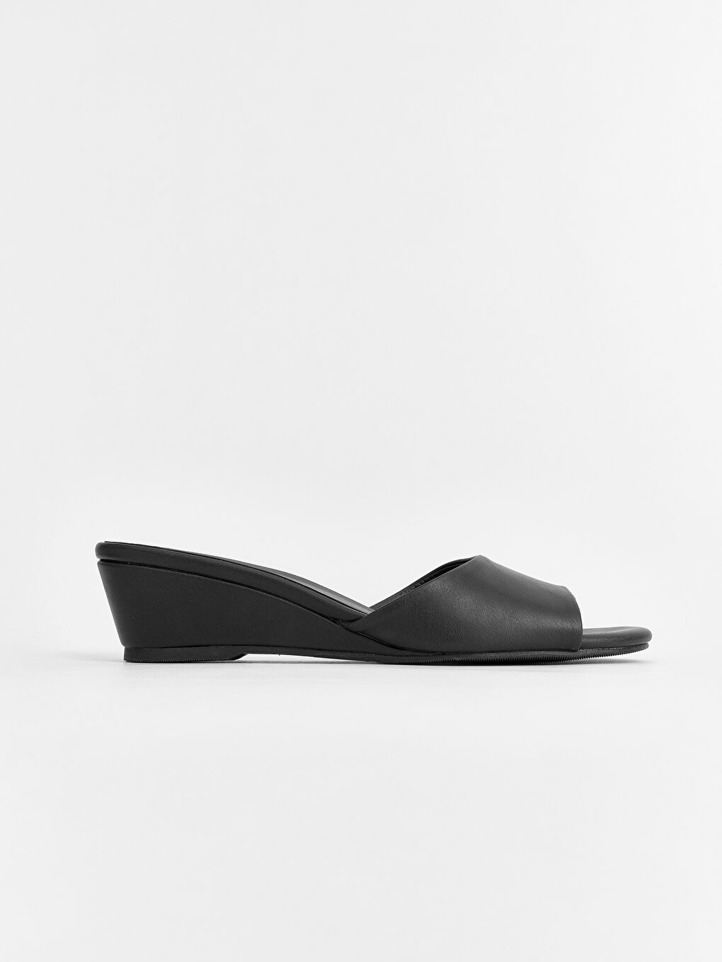 Siyah Deri Görünümlü Kadın Terlik-1