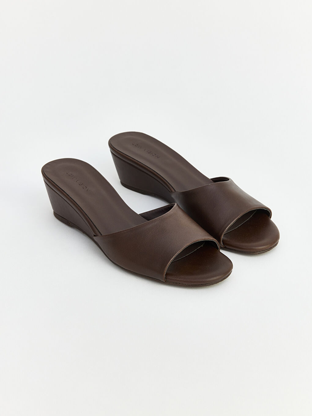 Kahverengi Deri Görünümlü Kadın Terlik