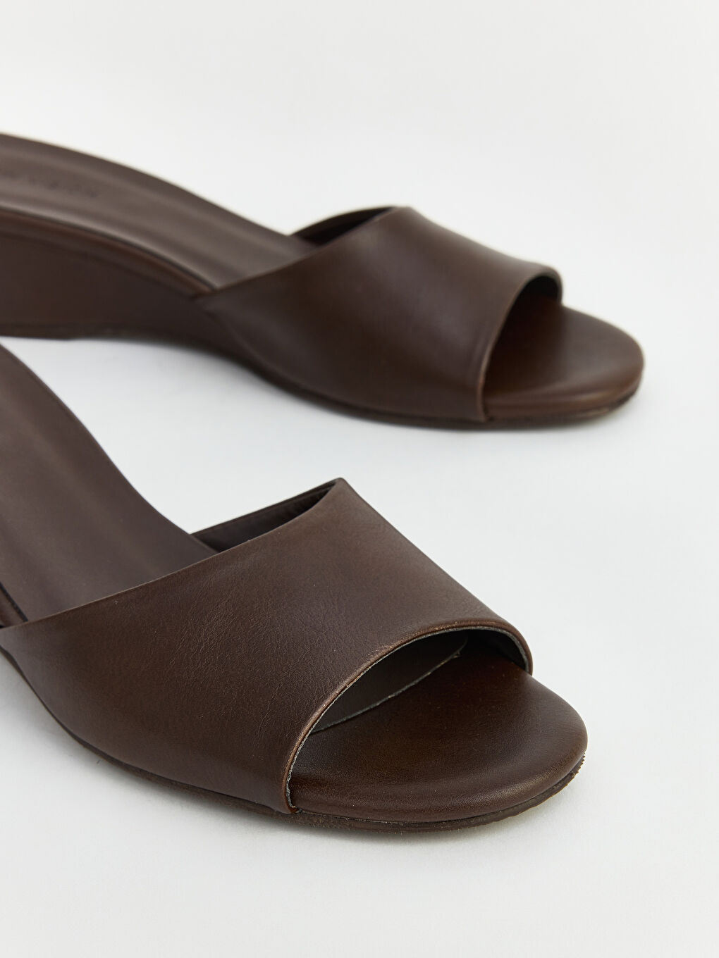Kahverengi Deri Görünümlü Kadın Terlik-2