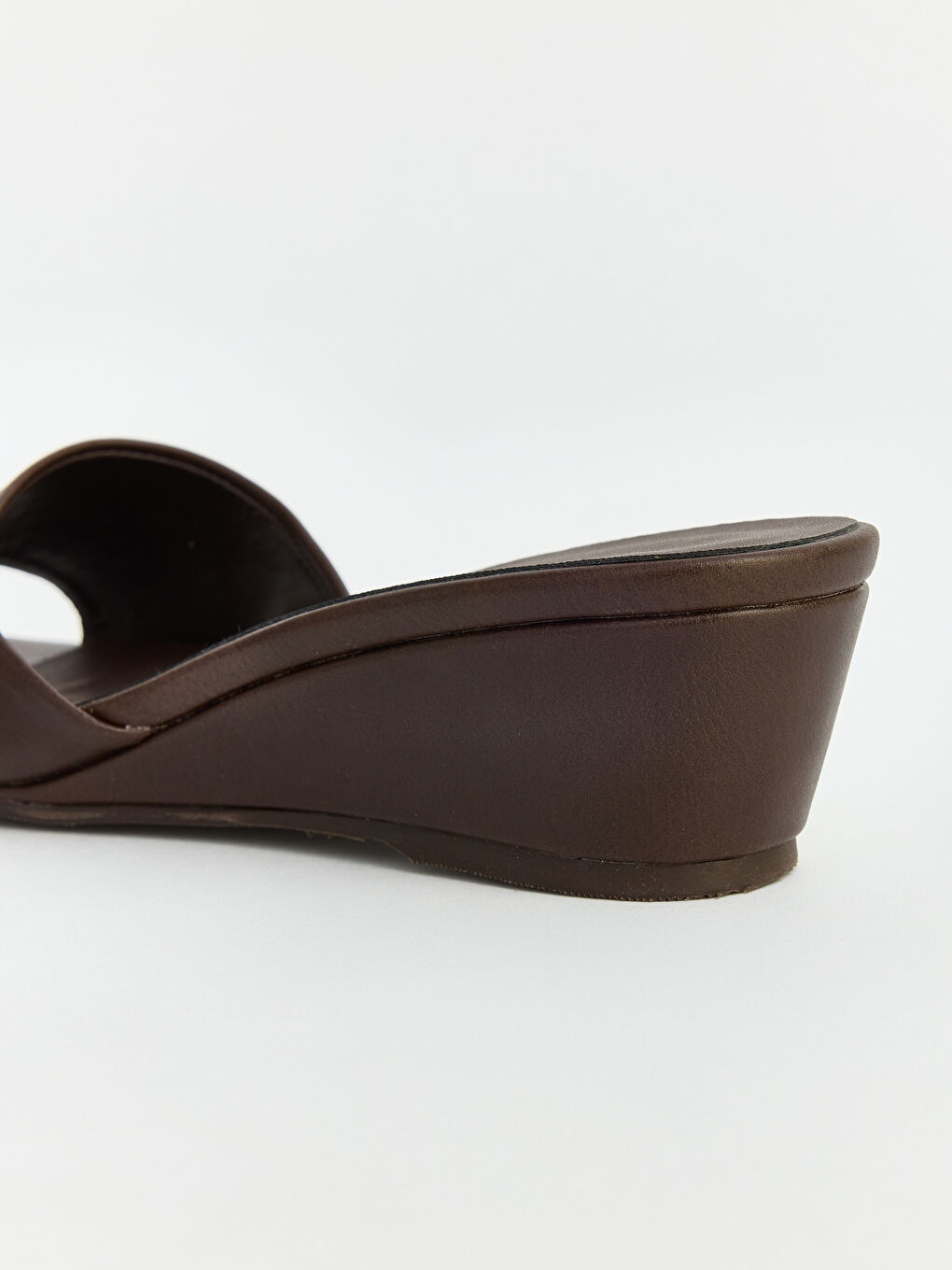 Kahverengi Deri Görünümlü Kadın Terlik-3