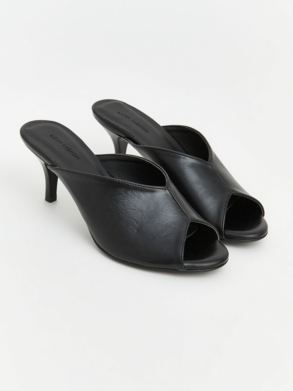 Siyah Deri Görünümlü Kadın Topuklu Ayakkabı