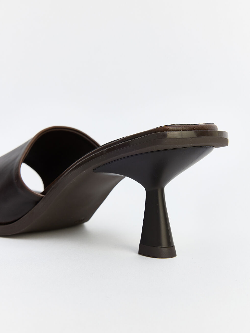 Kahverengi Küt Burun Kadın Topuklu Terlik-4