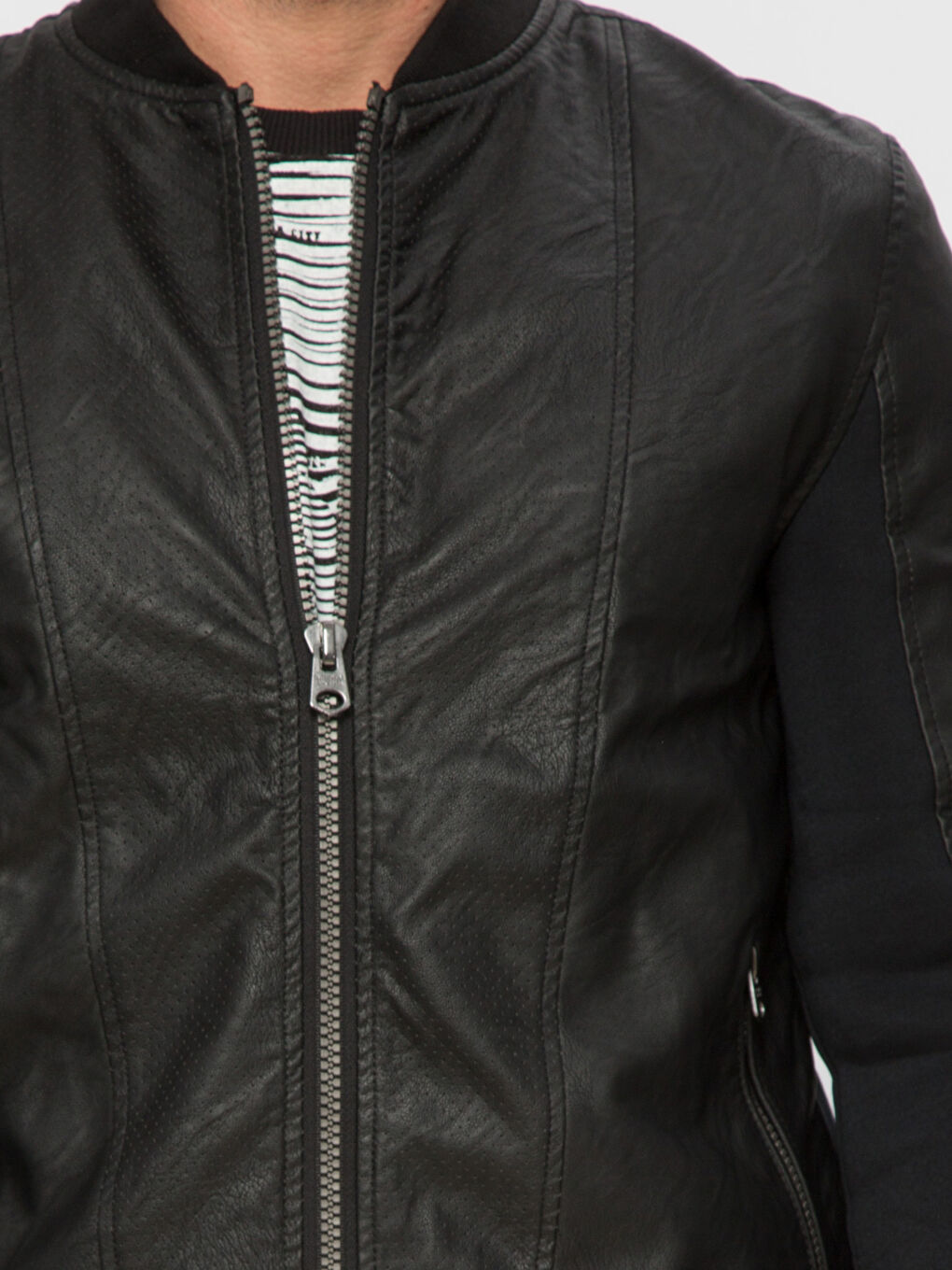 Yeni Siyah Deri Görünümlü Mont-4