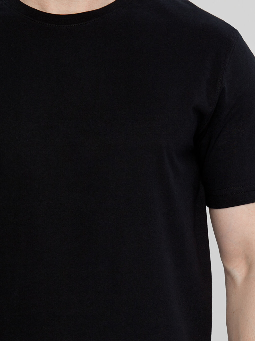 Siyah Bisiklet Yaka Basic Kısa Kollu Pamuklu Tişört-6