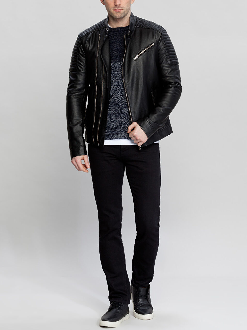 Siyah Deri Görünümlü Mont-3