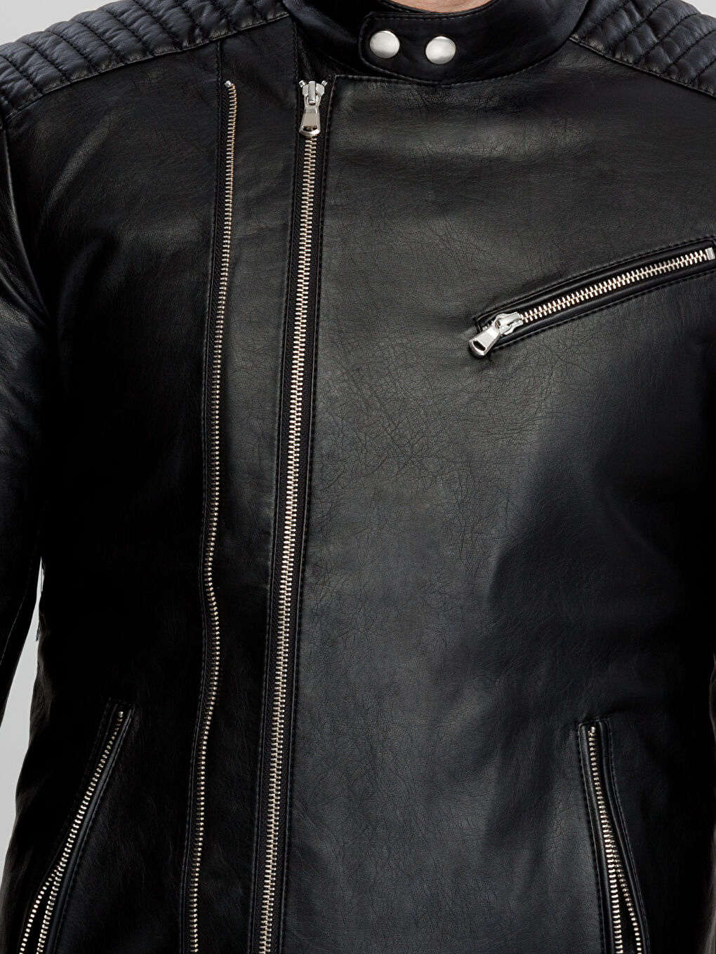 Siyah Deri Görünümlü Mont-4