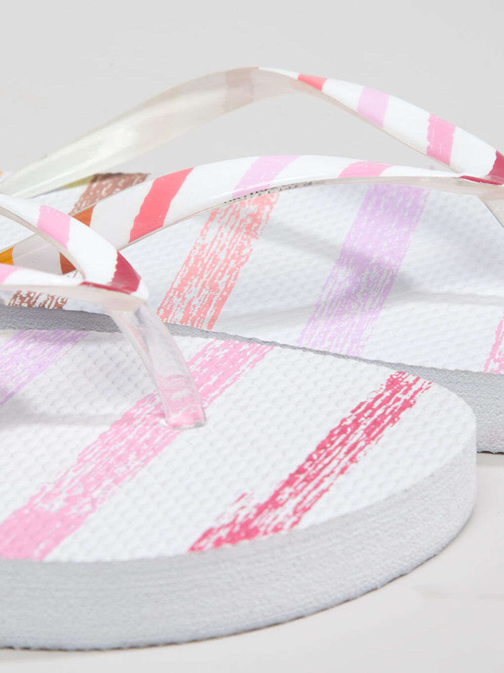 Beyaz Parmak Arası Terlik-3