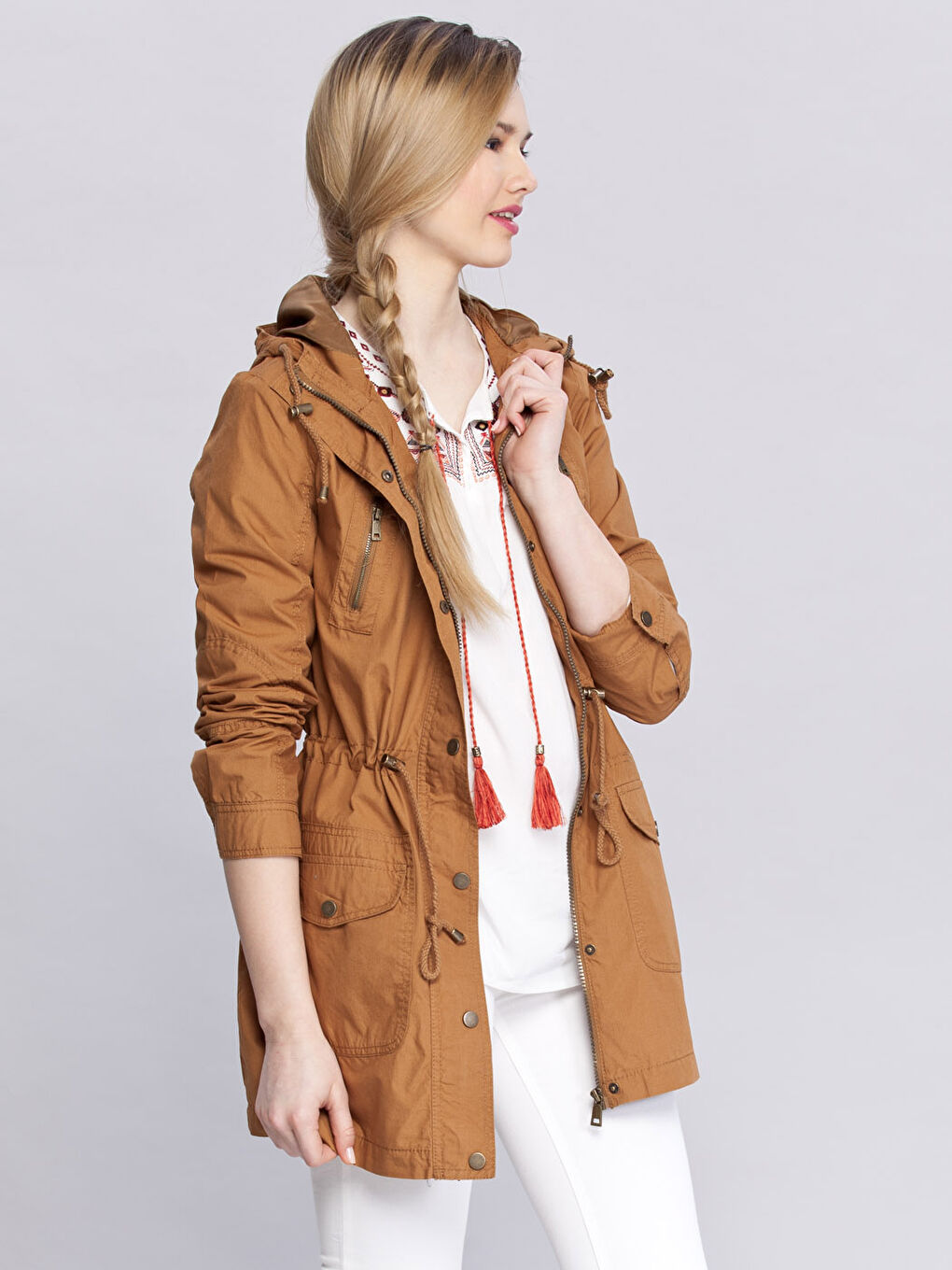 Bej Kapüşonlu Düz Uzun Kollu Kadın İnce Mont