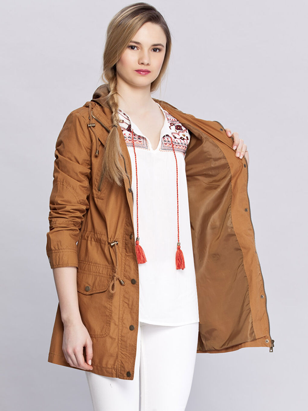 Bej Kapüşonlu Düz Uzun Kollu Kadın İnce Mont-1