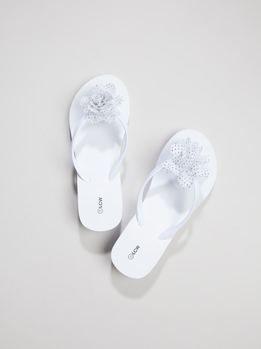 Beyaz Kadın Parmak Arası Plaj Terliği-1