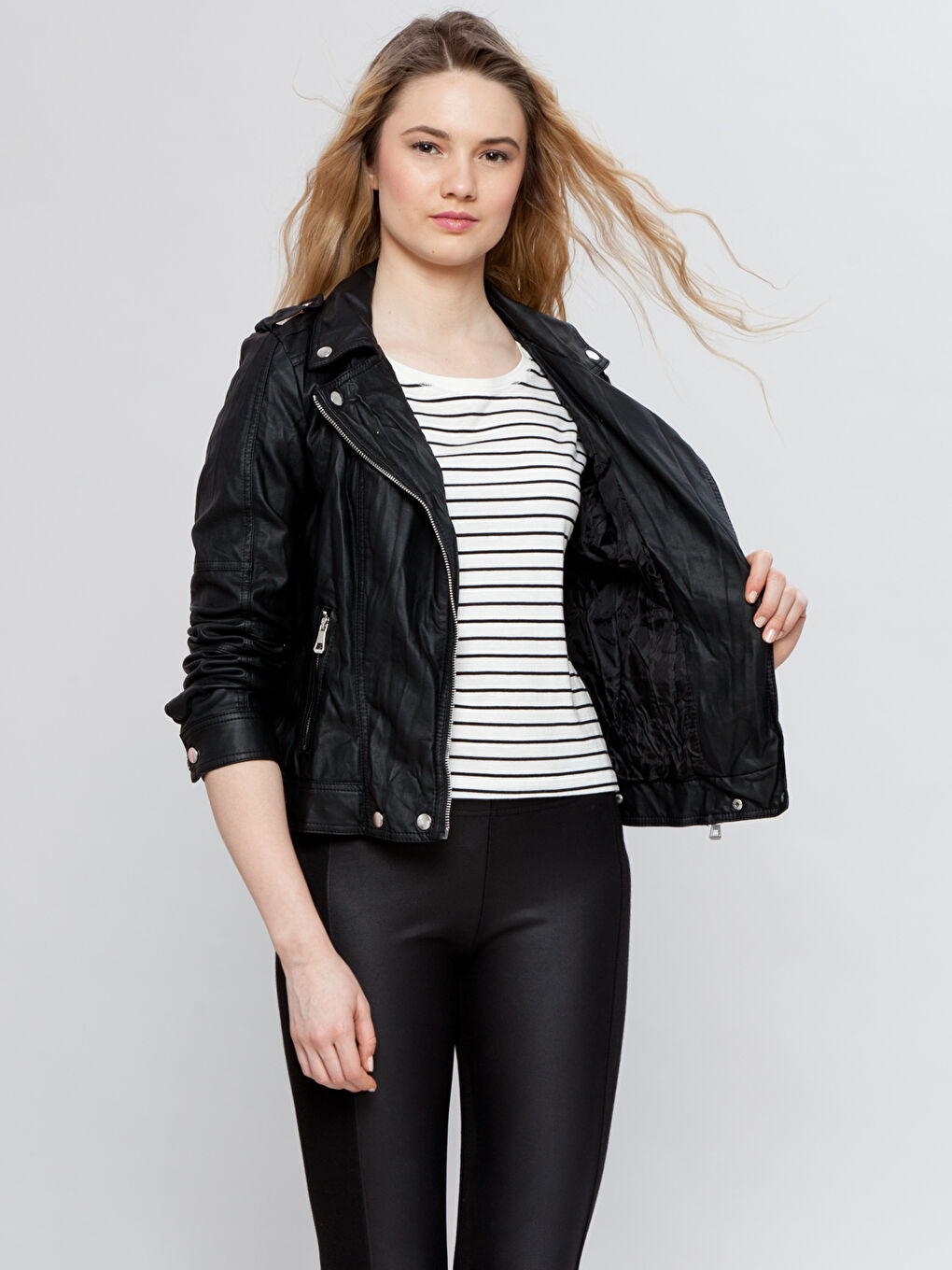 Siyah Deri Görünümlü Mont-1