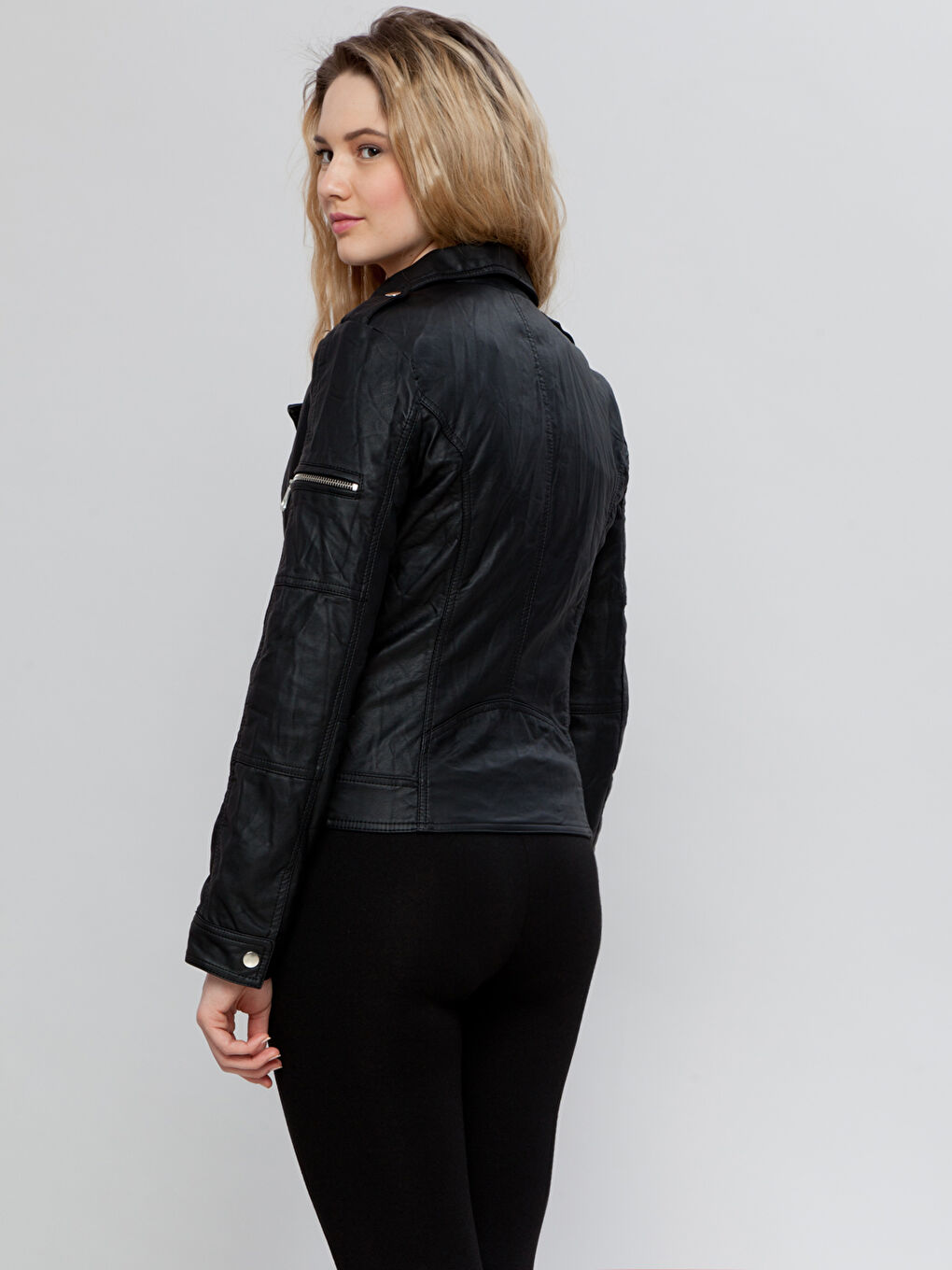 Siyah Deri Görünümlü Mont-2