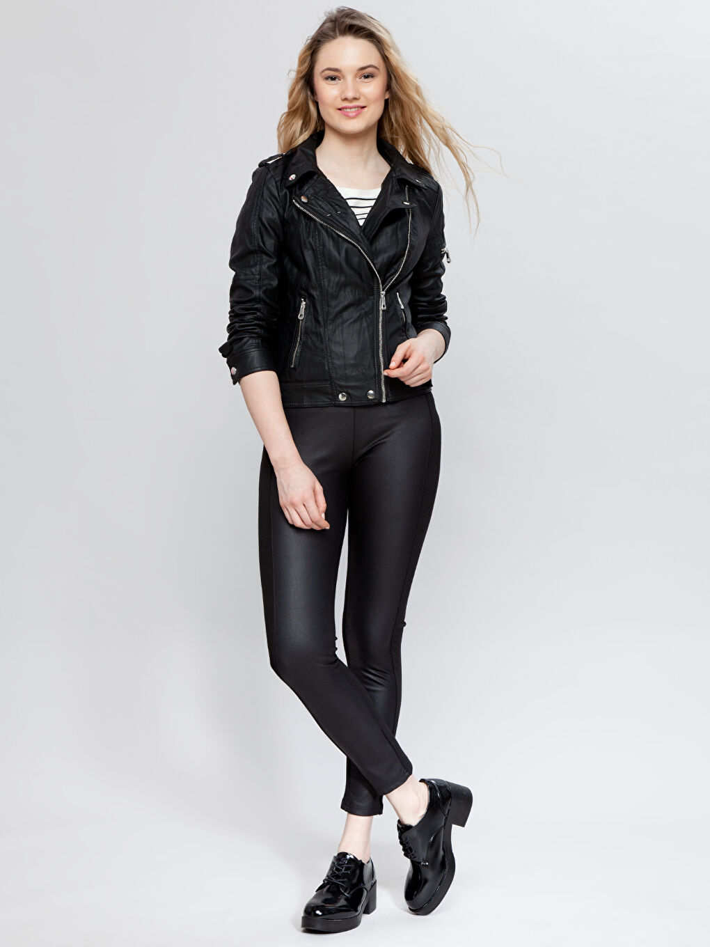 Siyah Deri Görünümlü Mont-3