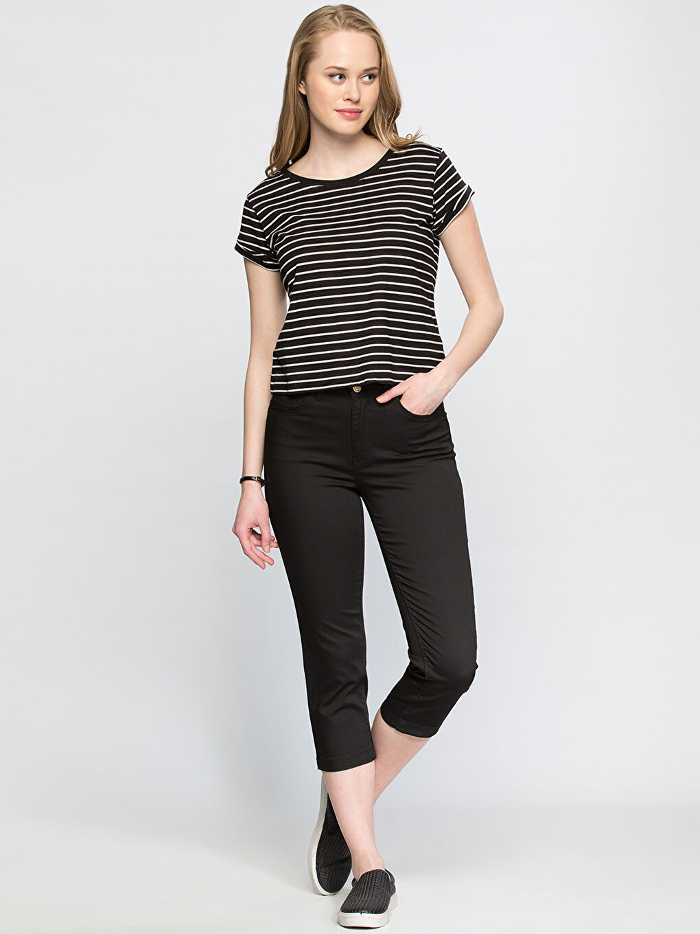 بنطلون كابري اسود نساء-2