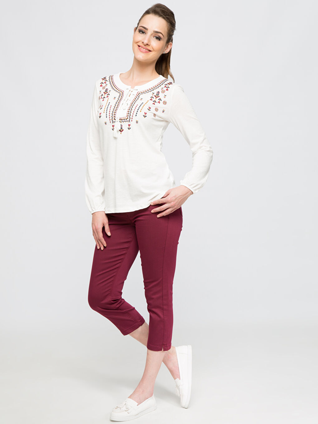 Woman BORDEAUX Capri Trousers-2
