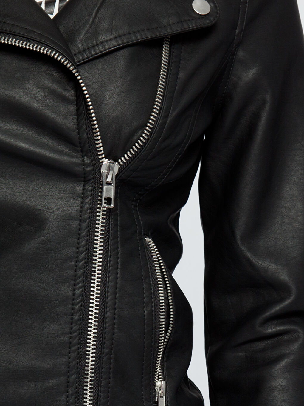 Siyah Deri Görünümlü Mont-3