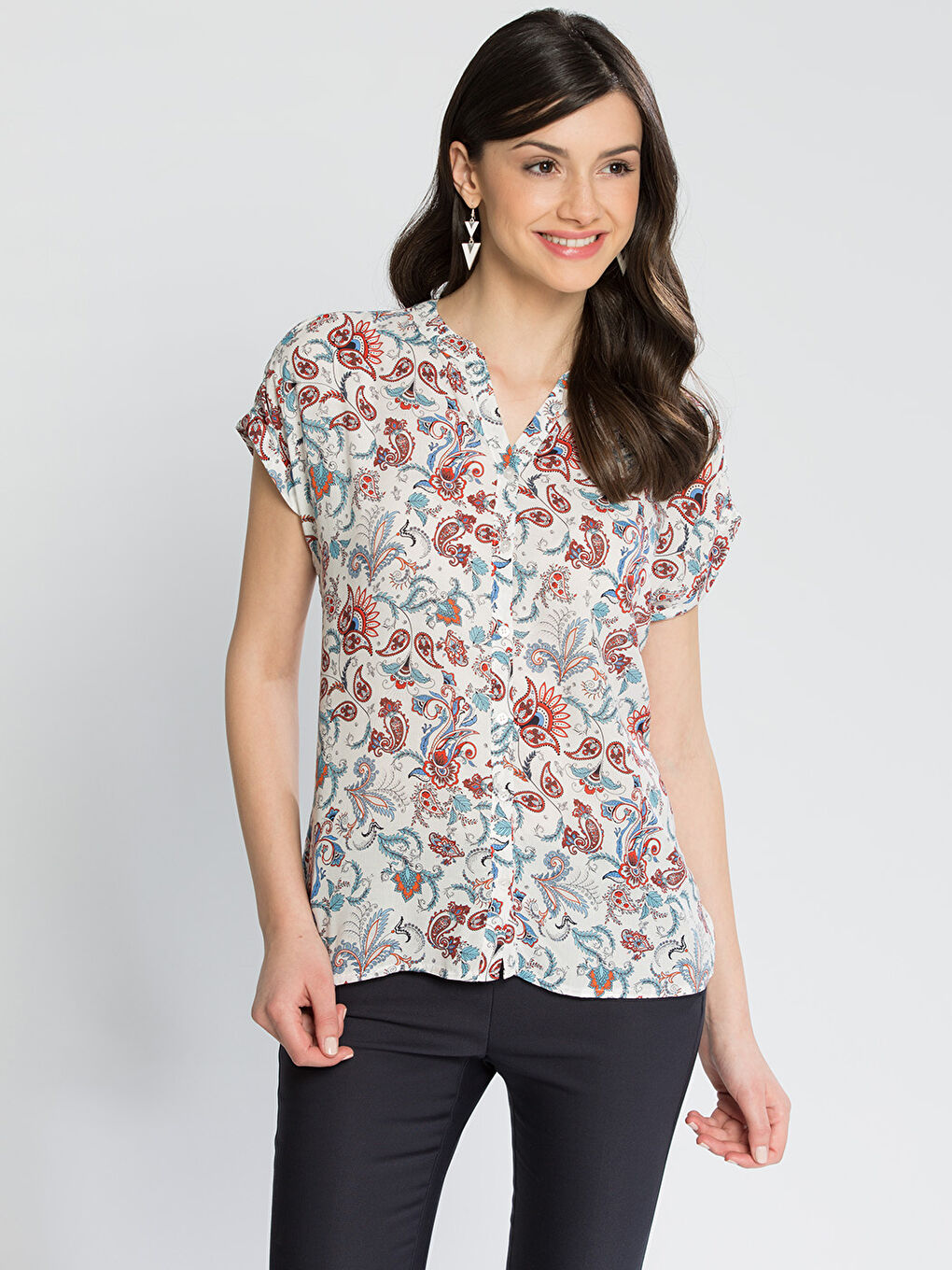 Kırmızı Baskılı Gömlek