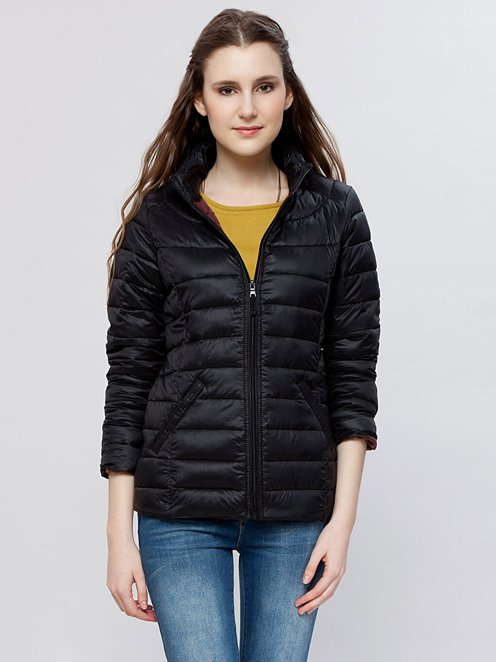 بالطو نسائي بياقة قمع وكم طويل عادي