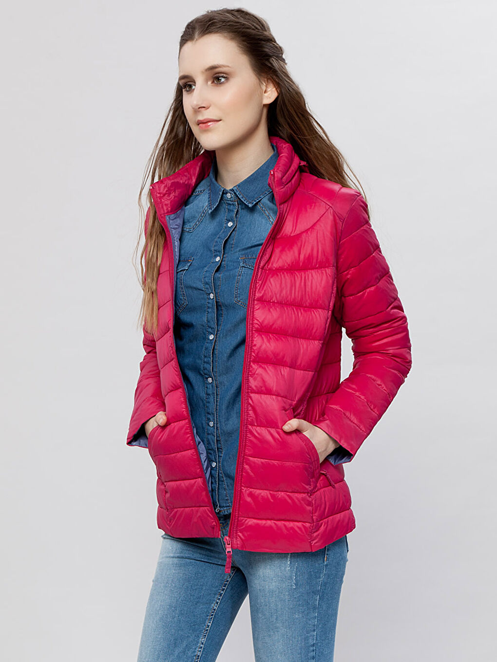 بالطو نسائي بياقة قمع وكم طويل عادي