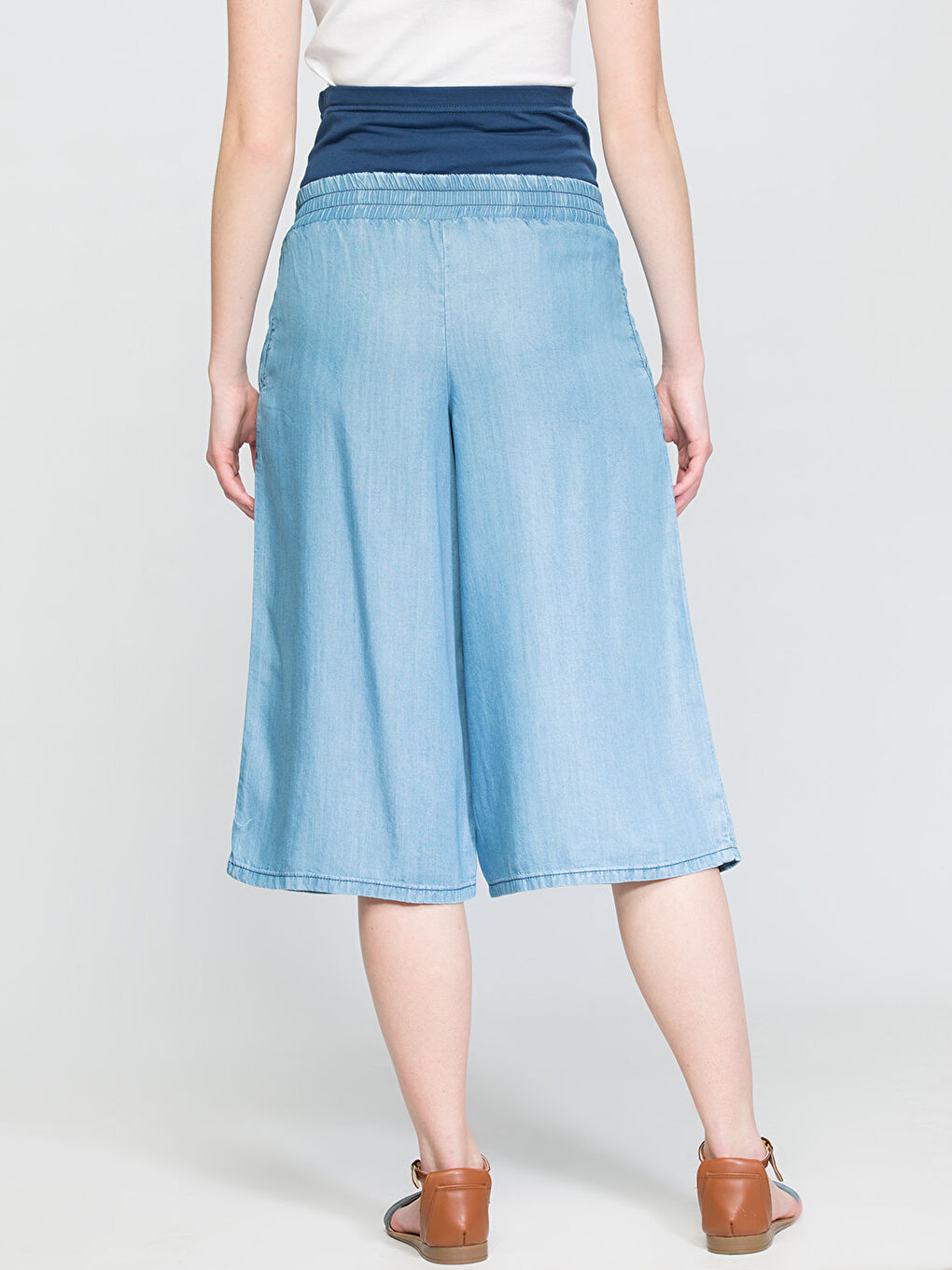 ქალი მუქი ლურჯი ჯინსის კაპრი-1