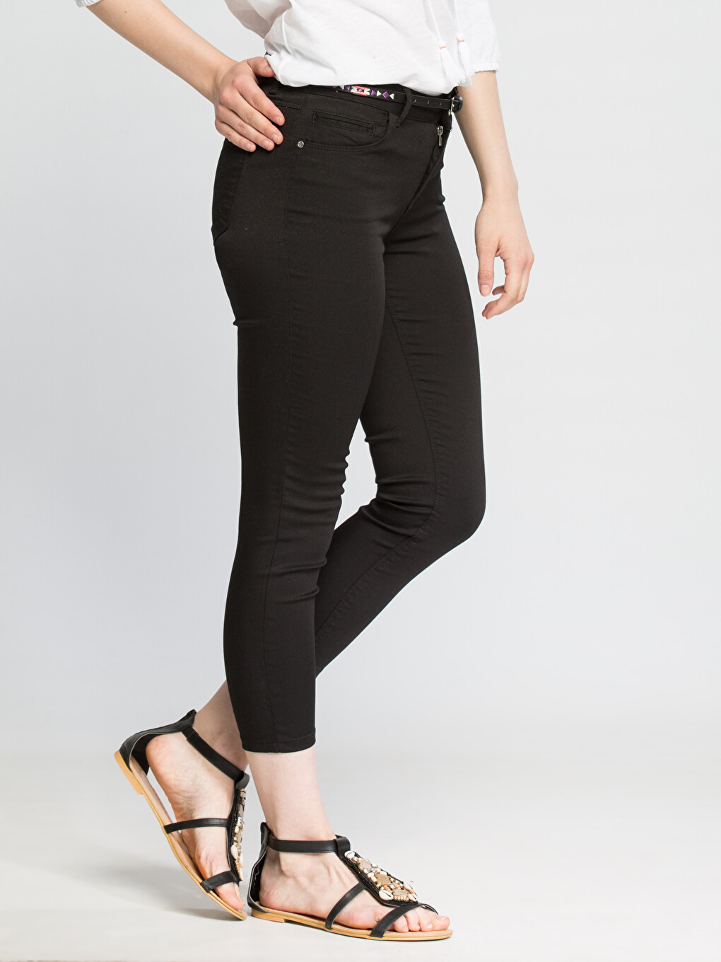Woman Black Capri Trousers