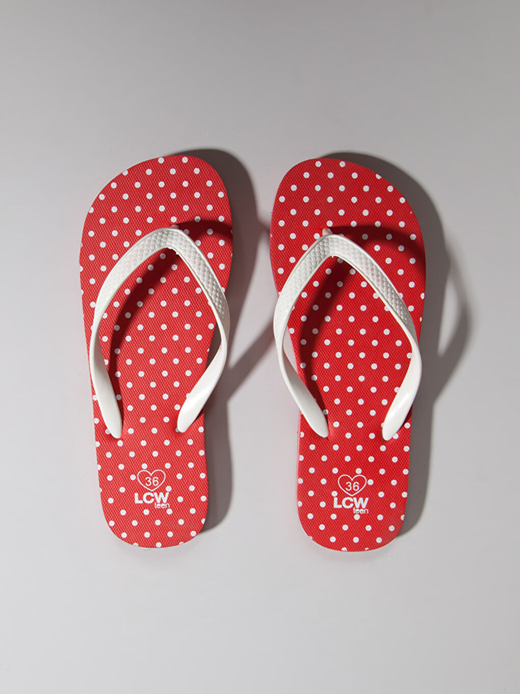 Kırmızı Parmak Arası Terlik-1