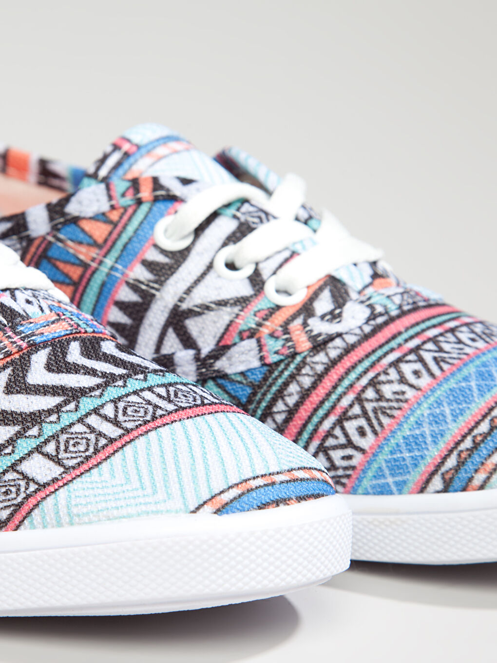 Karışık Renk İpliği Boyalı Sneaker-3