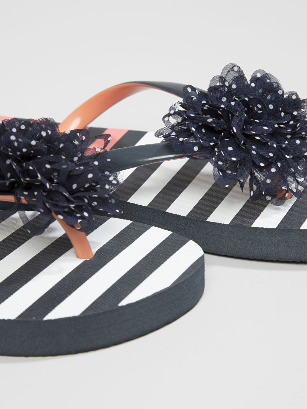 Beyaz-Açık Gri-Koyu Mavi Parmak Arası Terlik-3