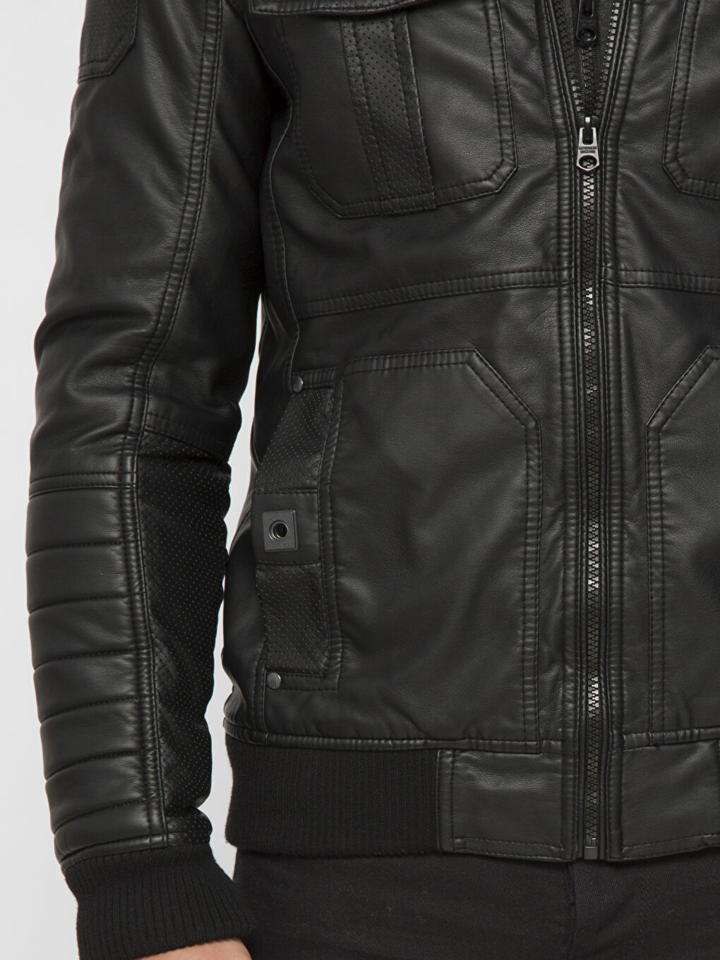 Siyah Deri Görünümlü Mont-4