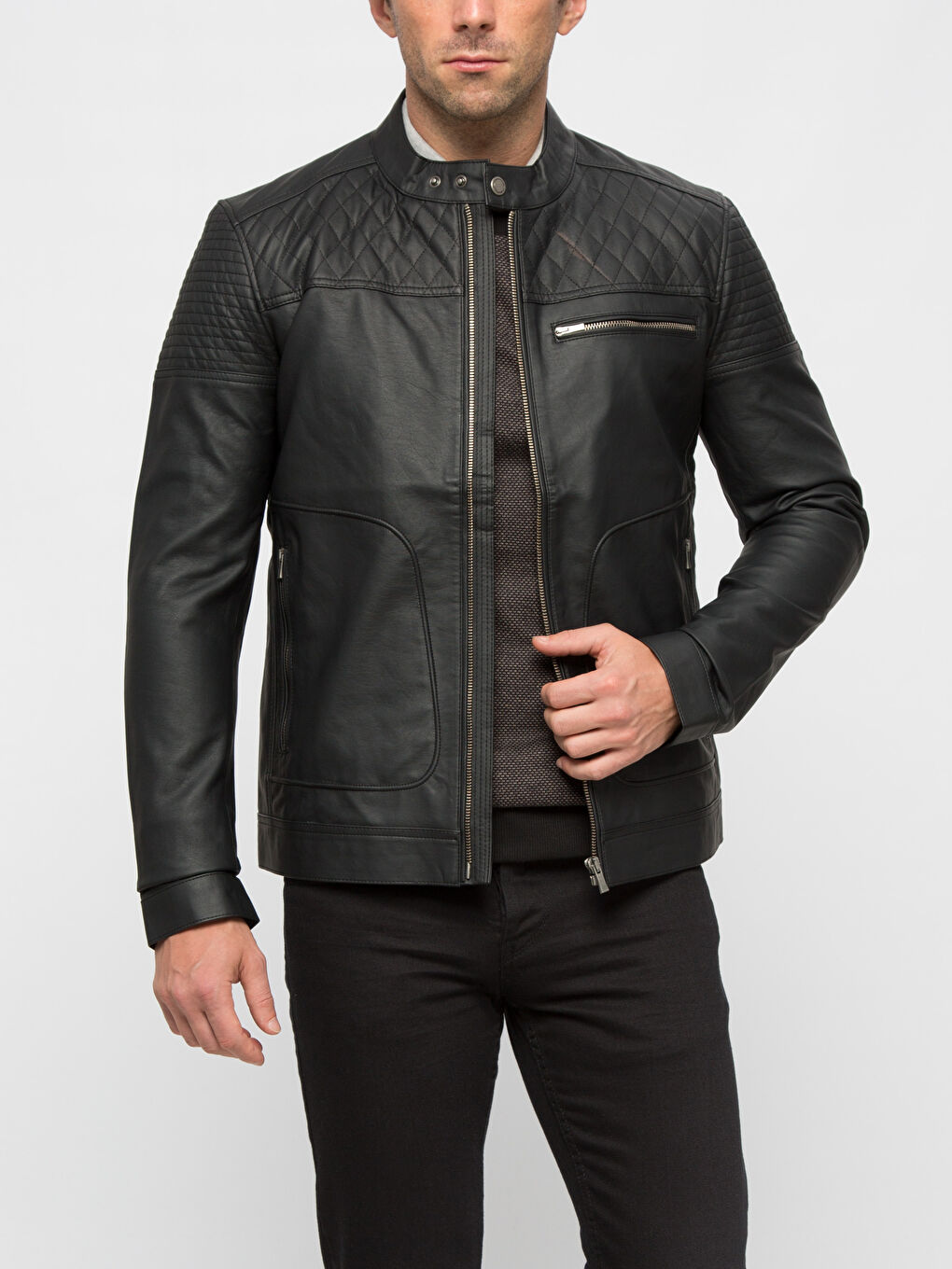 Siyah Deri Görünümlü Mont