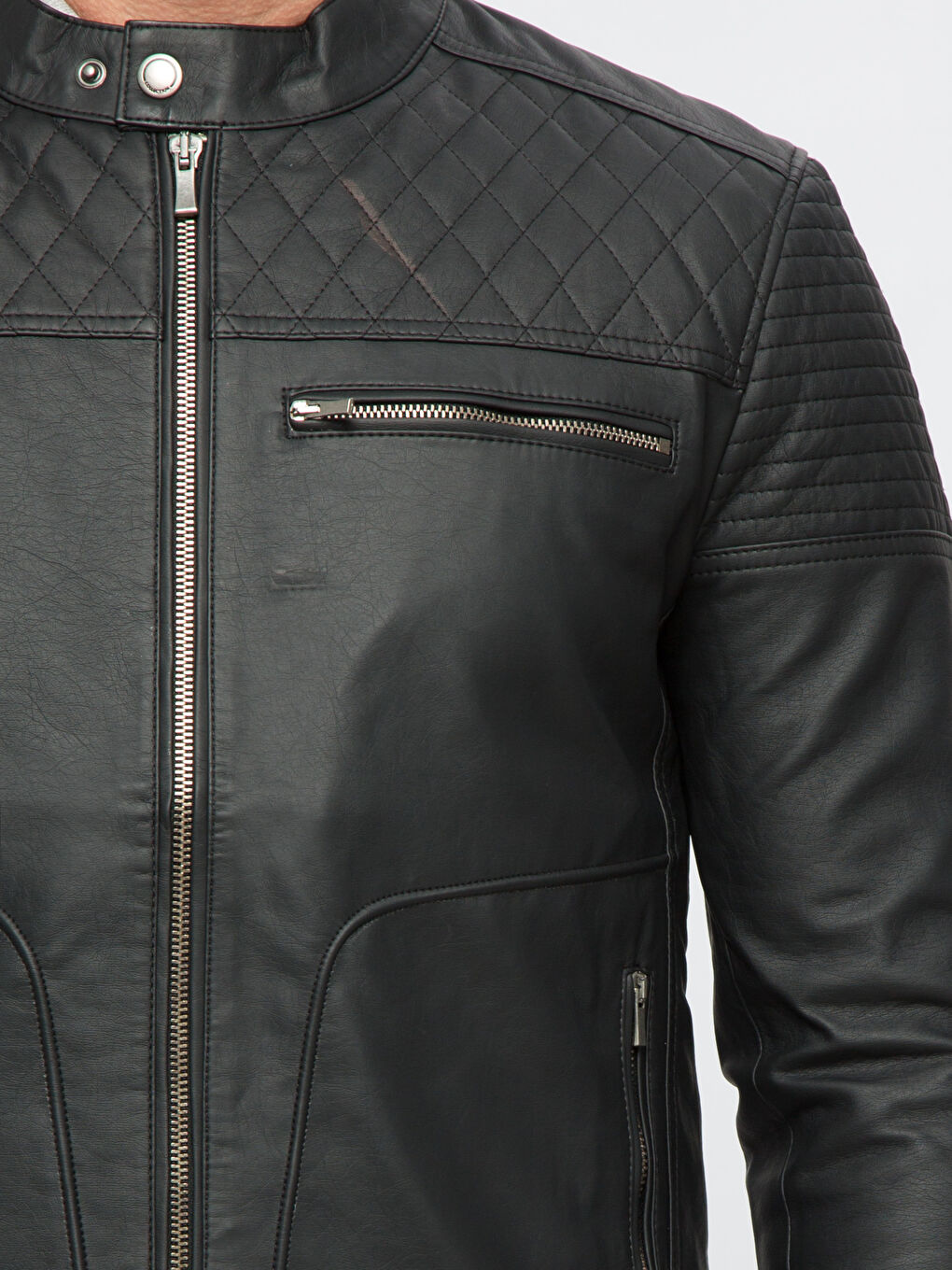 Siyah Deri Görünümlü Mont-4