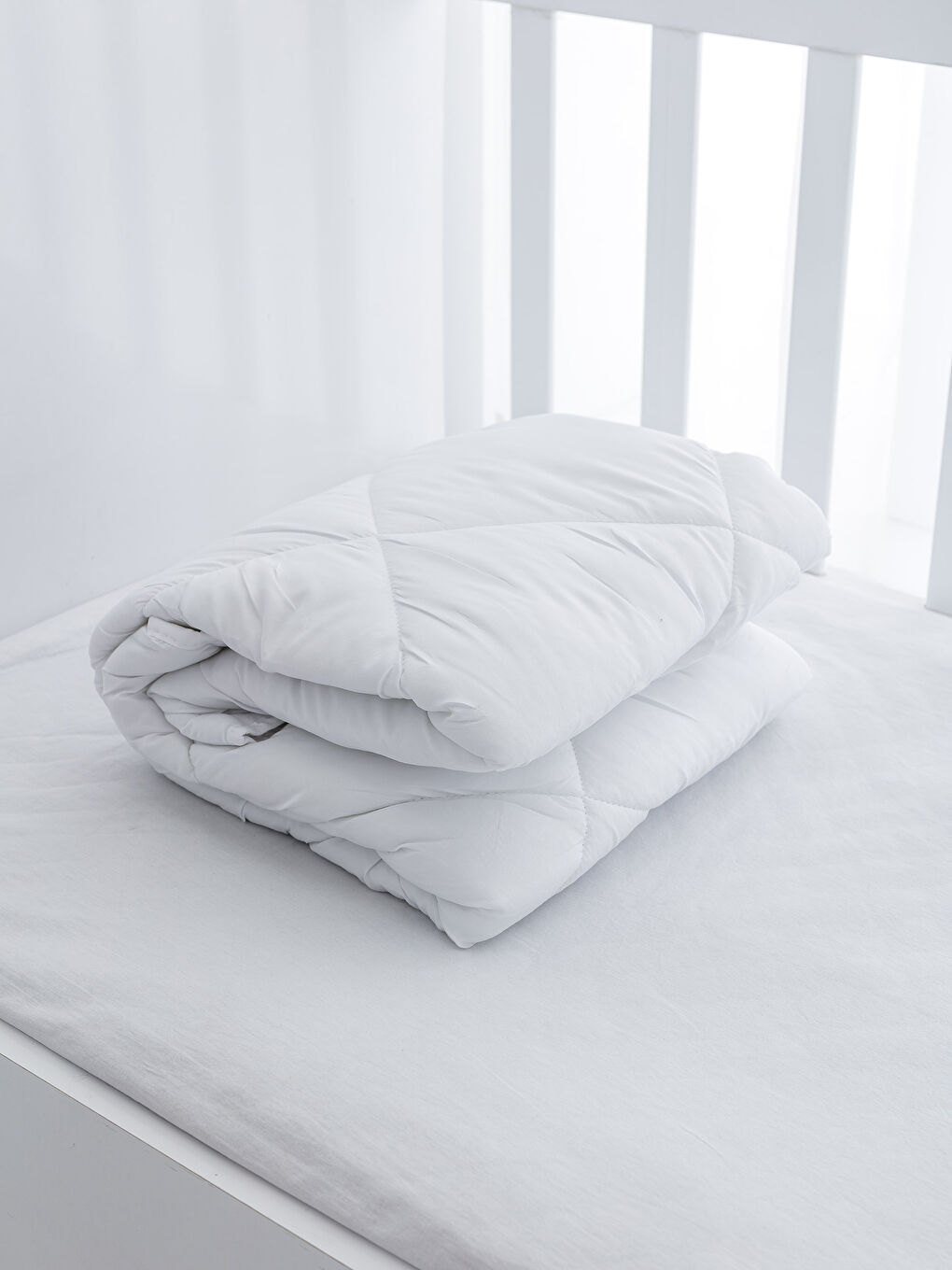 Белый Детское стеганое одеяло (детское покрывало)