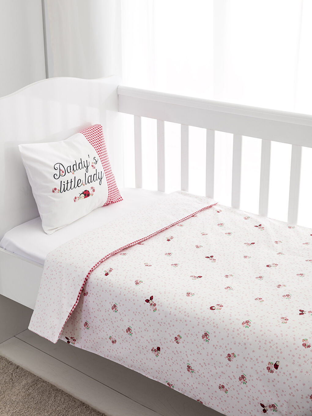 Kırmızı Baskılı Bebek Nevresim Takımı