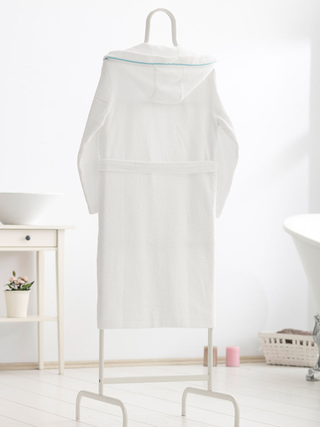 Beyaz Çocuk Bornoz-1