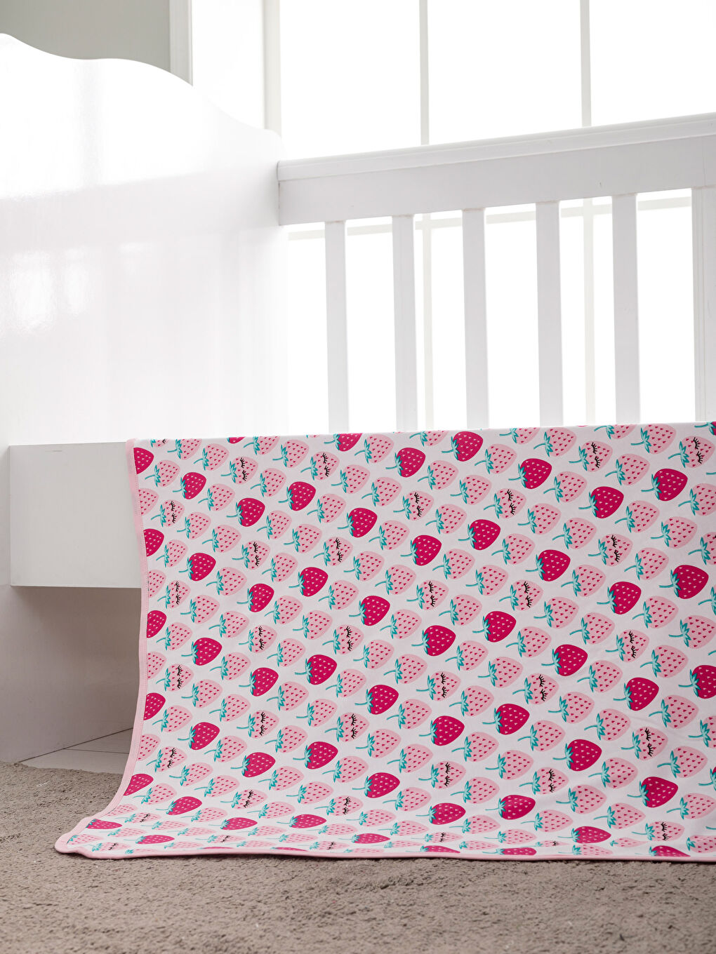 Pembe Baskılı Bebek Battaniyesi