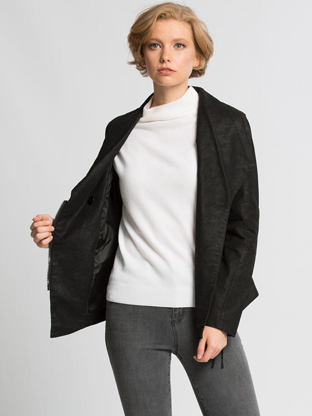 Siyah Deri Görünümlü Mont-1