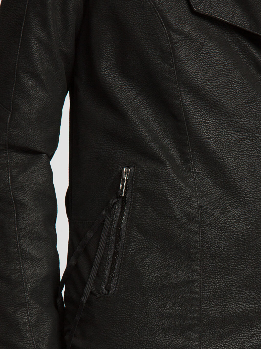 Siyah Deri Görünümlü Mont-4