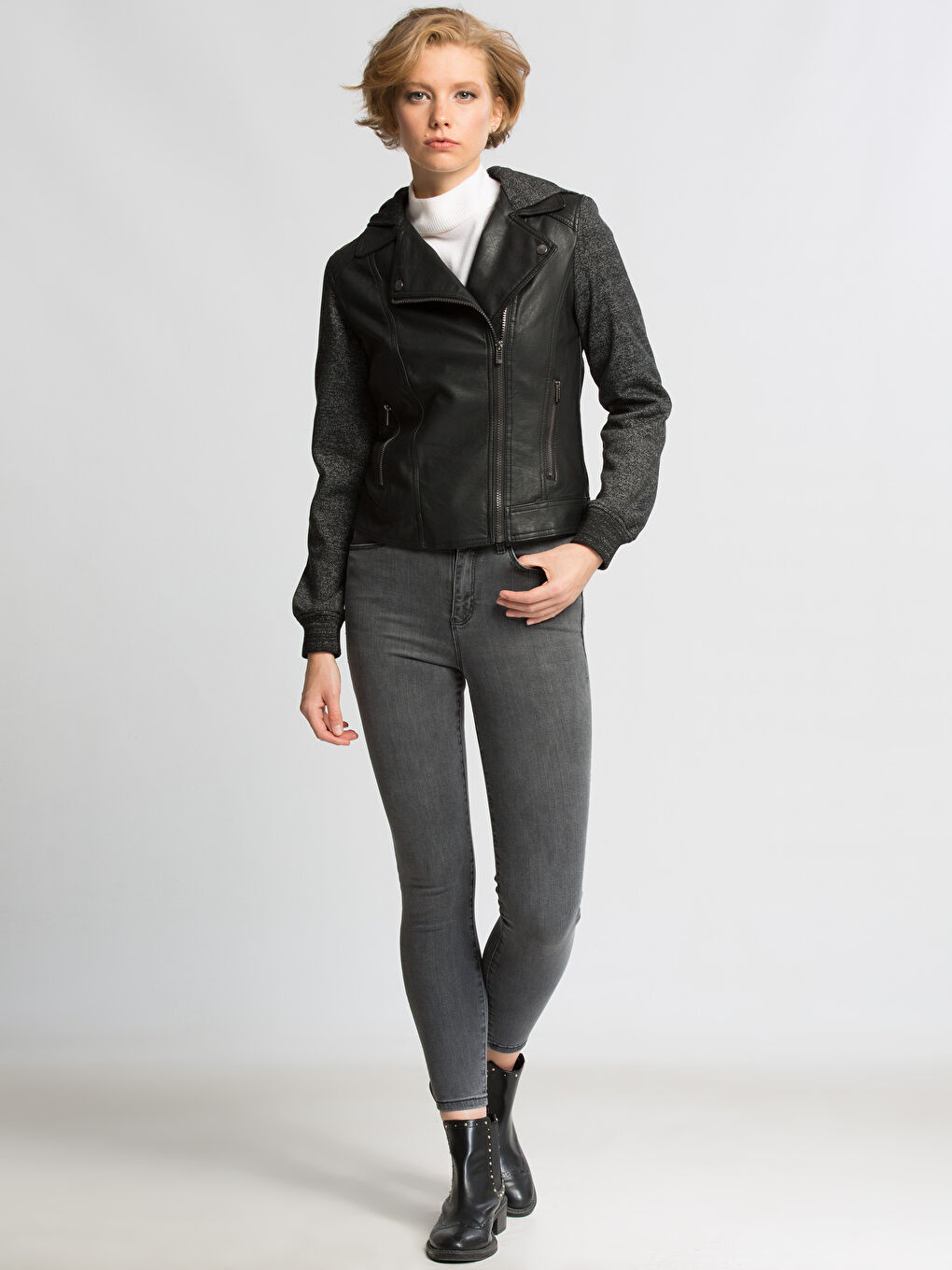 Siyah Deri Görünümlü Mont-2