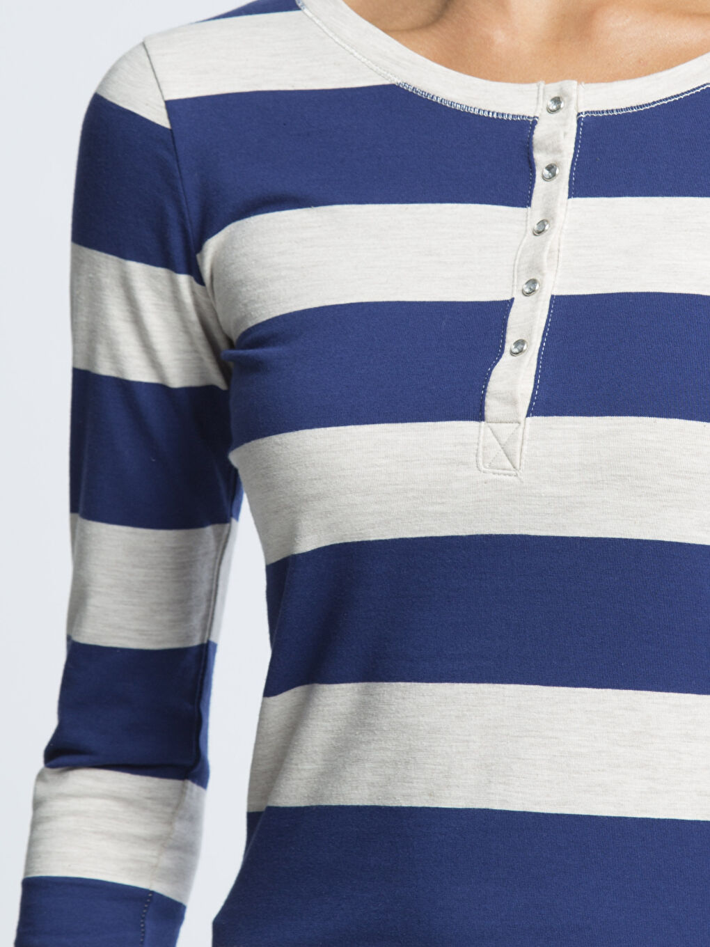 Beyaz-Açık Gri-Koyu Mavi Tişört-3