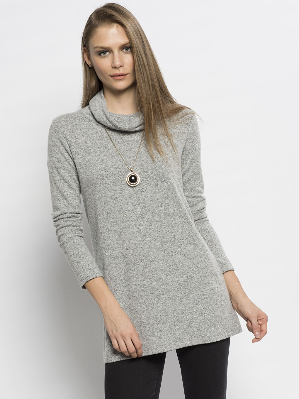 Gri Dik Yaka Düz Uzun Kollu Kadın Tişört