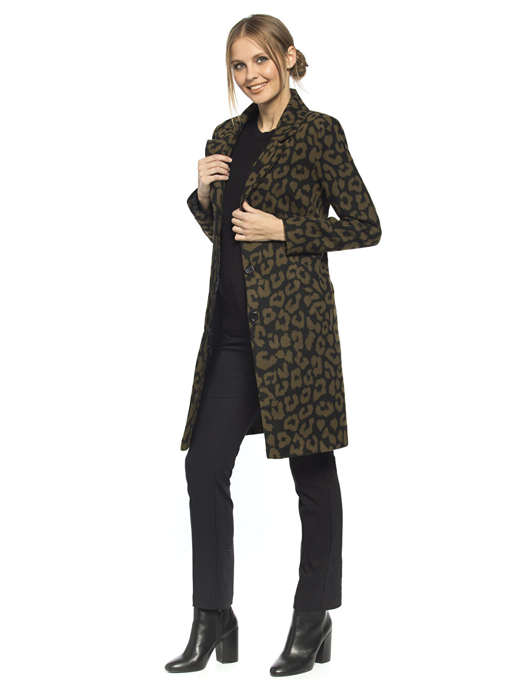 Bej Ceket Yaka Desenli Uzun Kollu Kadın Kaban-3